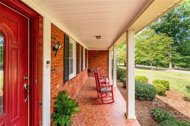 614 Greenway Dr, Statesville, NC 28677 - photo 4