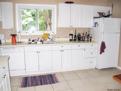 20 Van Dorn St, Saratoga Springs, NY 12866 - photo 5