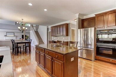 Open Kitchen, Work Island w/Seating