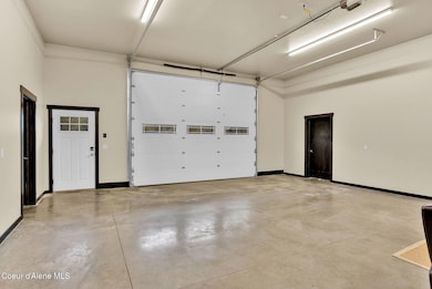 4-web-or-mls-SkyLight - Olivia-17