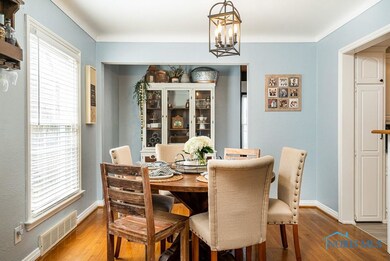 Dining room with those beautiful hardwoods and cov