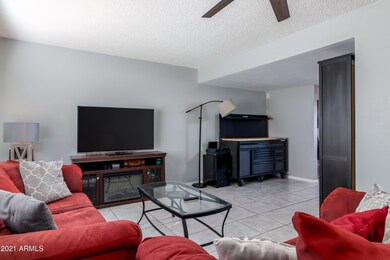 04_Great Room_413 E Redmon Drive.jpg