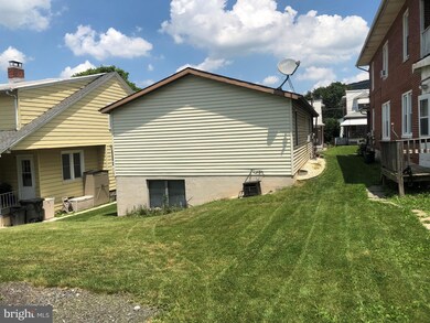 3628 Ridgeway St, Reading, PA 19605 - photo 3