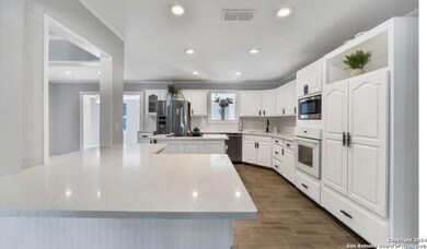 1123 Hillcrest Dr, New Braunfels, TX 78130 - photo 6