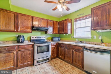 6906 Diamond Ct, District Heights, MD 20747 - photo 2