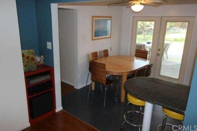 Island seating and dining Area open to AMAZING out