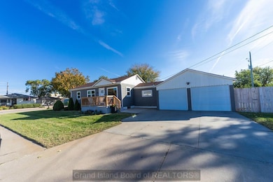 1021 N Alpha St, Grand Island, NE 68803 - photo 2