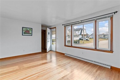 34 Bellmore Dr, Pawtucket, RI 02861 - photo 4