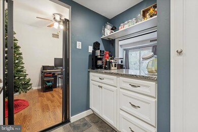 275 Old Forge Crossing unit 275, Devon, PA 19333 - photo 4