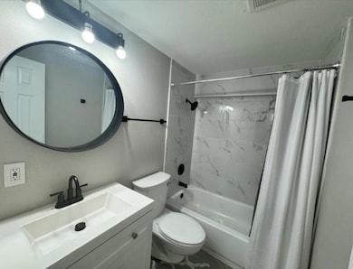 Bathroom with toilet, shower / bath combo with sh