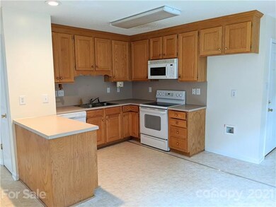 106 Rock Island Dr, Statesville, NC 28625 - photo 5