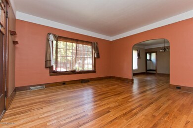 007 living room - IMG_9882