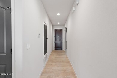 12801 Woolstone-1