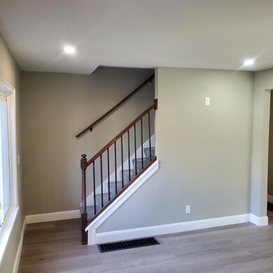03Livingrm2