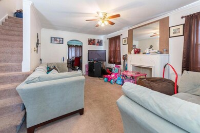 852 LIving Room