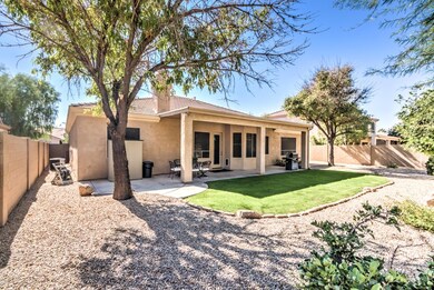 2306 E Oakland St-43