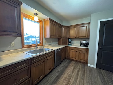 502 7th Ave SE, Stanley, ND 58784 - photo 7