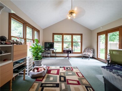 555 Crestpoint Ln, Plainfield, IN 46168 - photo 3