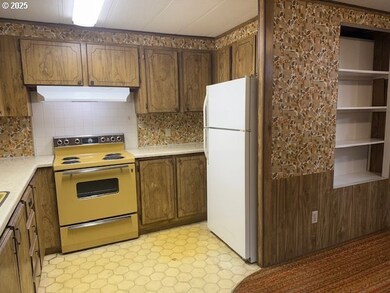 1125 3rd St NE, Bandon, OR 97411 - photo 6