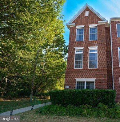 42590 Pine Forest Dr, Chantilly, VA 20152 - photo 2