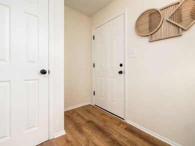 006_52a_N 1443 Wayland Dr 009