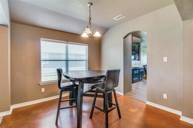 221 Candlewood Cir, Gainesville, TX 76240 - photo 4