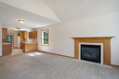 06_611EClaySt_10001_LivingRoom_LowRes
