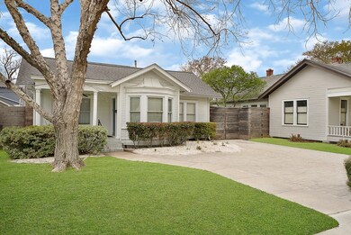 933 Columbia St, Houston, TX 77008 - photo 2