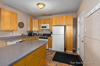 918 Lafayette Ave NE, Grand Rapids, MI 49503 - photo 7