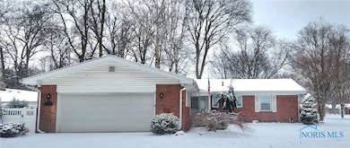 Vinyl privacy fence