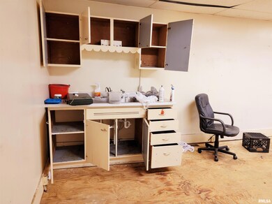 600 Clinton St, Lincoln, IL 62656 - photo 5