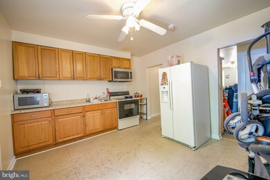 527 E Lafayette St, Norristown, PA 19401 - photo 4