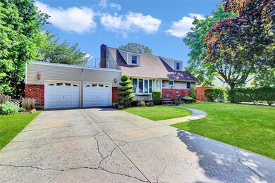 181 Maple Ave, East Meadow, NY 11554 - photo 4