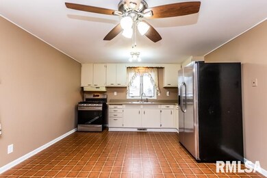 126 N Eisele Dr, Peoria, IL 61604 - photo 4