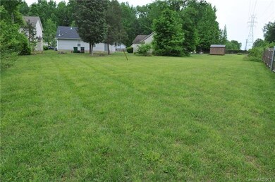 Large Back yard ! Perfect for entertaining