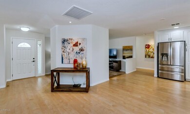 5020 E Presidio Rd-large-005-8-Entryway-