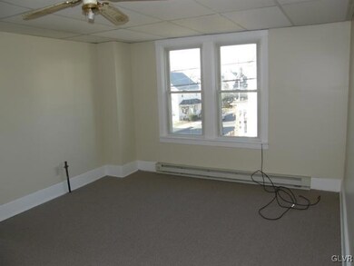 631 Pen Argyl St unit 3, Pen Argyl, PA 18072 - photo 6