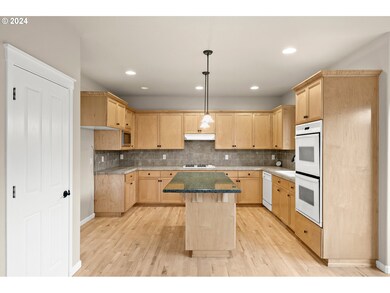 1352 S Maple St, Canby, OR 97013 - photo 3