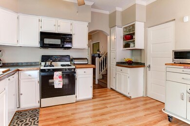 2400 N. Fourth St. ~ Eat-in Kitchen
