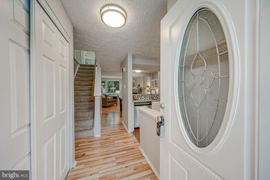 8487 Lazy Creek Ct, Springfield, VA 22153 - photo 3