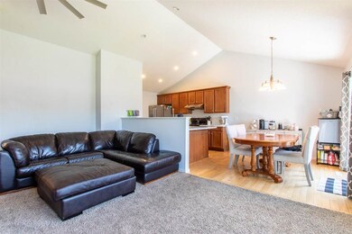 3024 27th St SW, Cedar Rapids, IA 52404 - photo 6