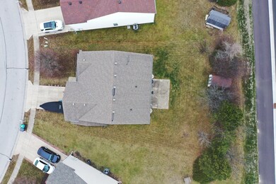 2424 Monarchy Ln, Greenwood, IN 46143 - photo 7