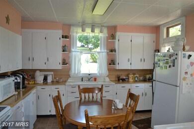 359 W Queen St, Chambersburg, PA 17201 - photo 2