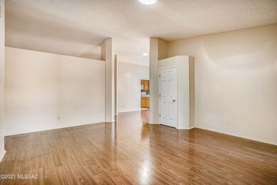 5-522193651-11 Living Room