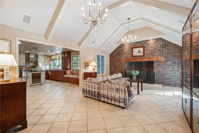 10413 Mohawk Ln, Leawood, KS 66206 - photo 5