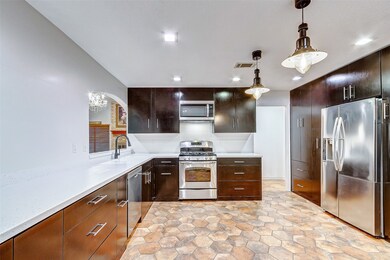 1315 Wilson Dr, Rosenberg, TX 77471 - photo 2