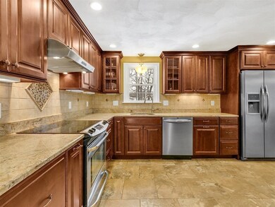 12 Bayberry Ln, Randolph, MA 02368 - photo 5