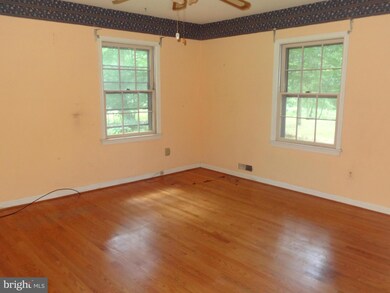 6827 Glencove Dr, Clifton, VA 20124 - photo 7