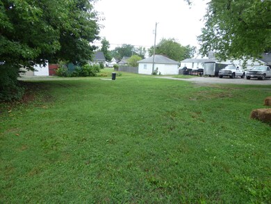 752 S Columbia St, Frankfort, IN 46041 - photo 5