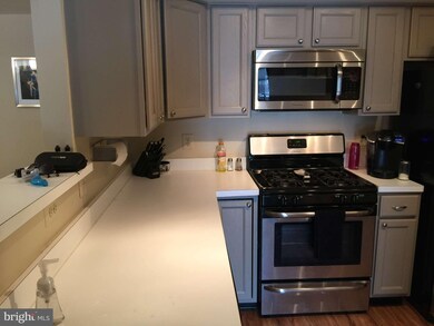 9220D Cardinal Forest Ln unit D, Lorton, VA 22079 - photo 6